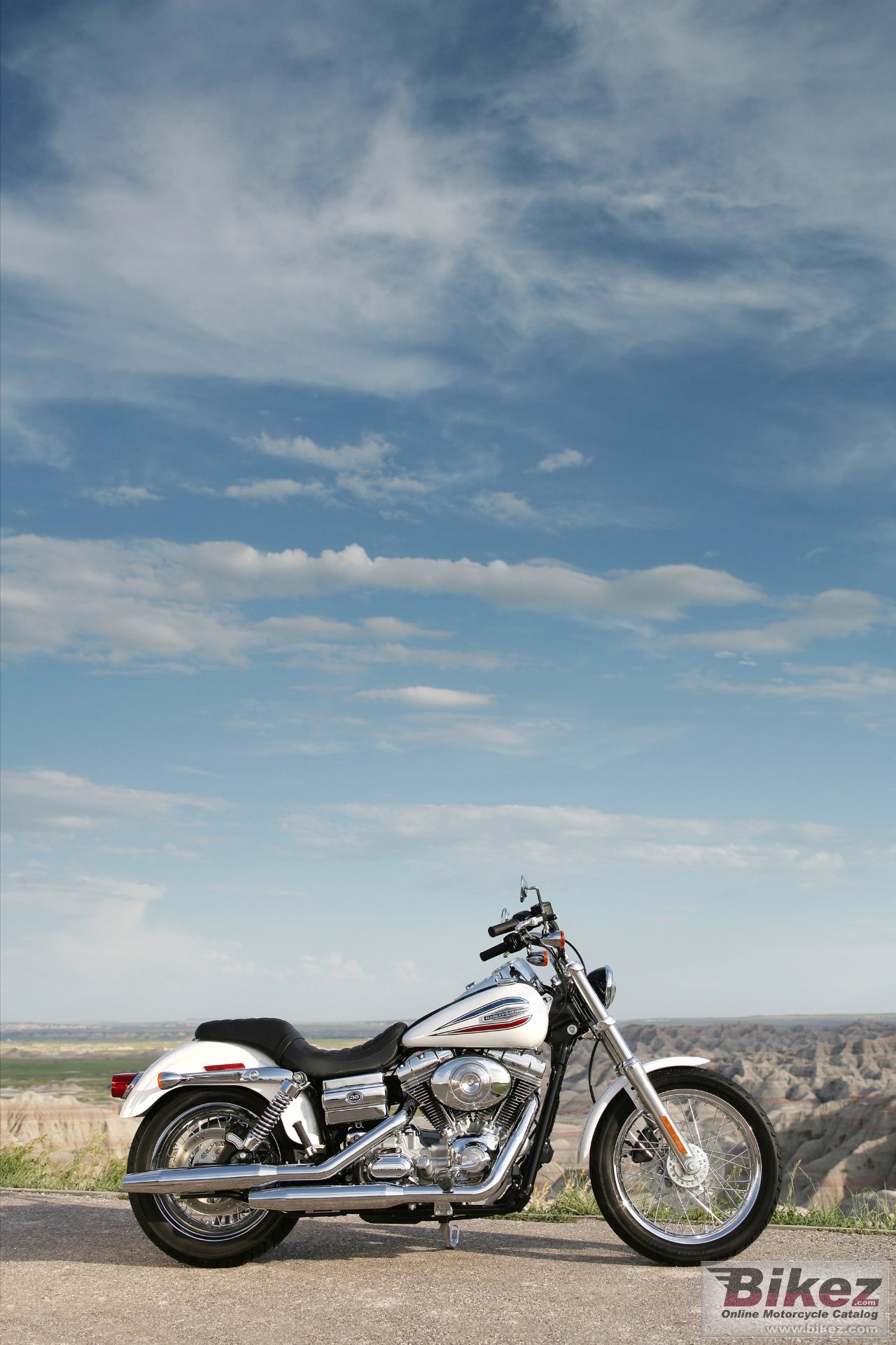 Big Harley-Davidson fxdi dyna super glide picture and wallpaper from Bikez.com